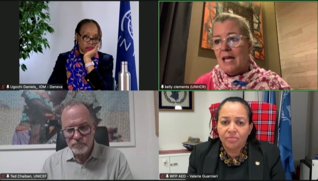 عقب زيارة ميدانية إلى السودان، قدّم أربعة من كبار مسؤولي الأمم المتحدة إحاطة مشتركة، عبر الفيديو، للصحفيين في نيويورك، اليوم الجمعة، وهم: أوغوتشي دانييلز، نائبة المدير العام للعمليات في المنظمة الدولية للهجرة؛ فاليري غوارنييري، المديرة التنفيذية المساعدة لبرنامج الأغذية العالمي؛ كيلي كليمنتس، نائبة المفوض السامي للأمم المتحدة لشؤون اللاجئين؛ وتيد شيبان، نائب المدير التنفيذي لمنظمة اليونيسف.